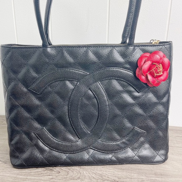 Camellia Flower Vegan Leather Magnetic Bag Charm - Picture 8 of 10